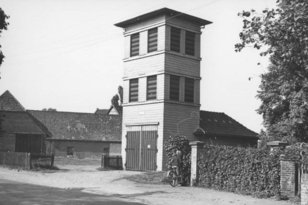 Feuerwehrhaus im alten Dorf: Freiwillige Feuerwehr Hannover - Ortsfeuerwehr Davenstedt